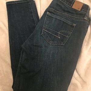EUC. AE Super Skinny Jeans.